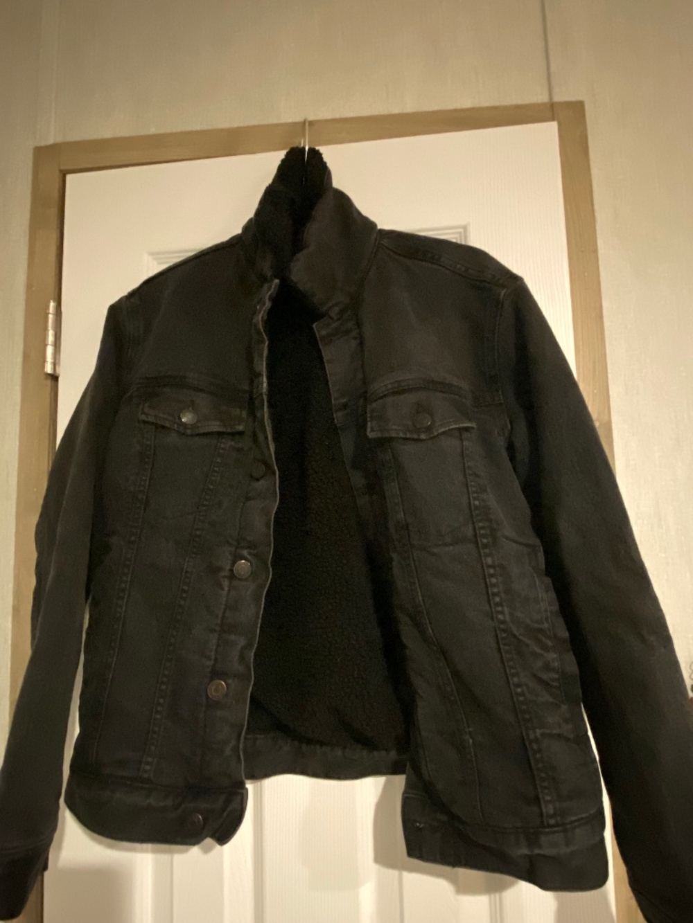 H&M ladies Coat Size 9, fits medium to large
